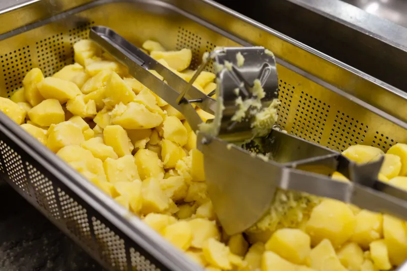 Stai cucinando le patate nel modo sbagliato: gli errori che tutti fanno (e come evitarli)